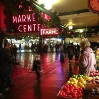 Full_pdx_allisonejones_pikeplacemarket_night