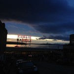 Infobox_sea_lovelylanvin_pikeplacemarket_dusk