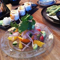 Full_vbc_bcrobyn_moshimoshi_salad_sushi